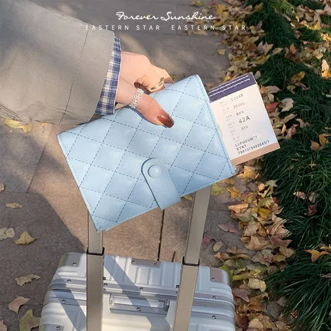 Minimalistische PU Leder Reisepasshülle Gesteppt Kaviar Textur Reiseorganizer Kartenetui Bifold Dokumententasche Geldbörse Für Damen Herren