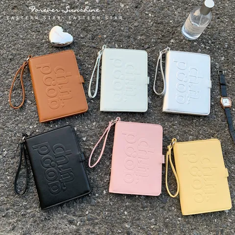 Porta Passaporto in Pelle PU da Donna Portafoglio da Viaggio Cordino da Collo Organizzatore Carte Lettere a Rilievo Good Trip