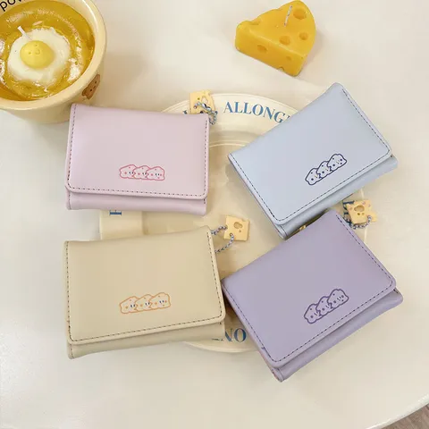 Grazioso Portafoglio Corto Trifold in Pelle PU con Cartoni Animati per Donna Dolce Ricamo Floreale a Rilievo Portamonete con Ciondolo a Forma di Formaggio Pochette da Studente