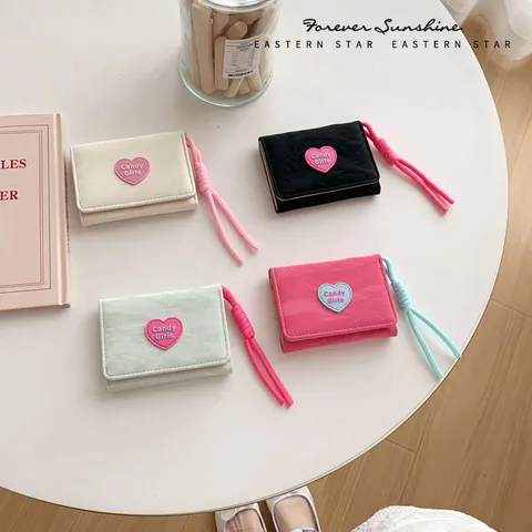 Sweet PU Leather Trifold Short Wallet For Women Sweet Heart Badge Candy Lanyard Short Purse For Female Students Daily Wallet Gift