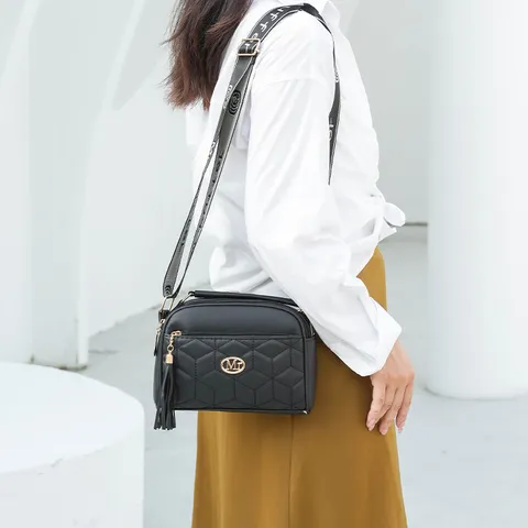 Women's PU Leather Quilted Crossbody Bag Fashion Tassel Shoulder Bag Casual Daily Small Square Bag Handbag With Wide Strap
