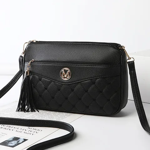 Women Large Capacity Tote Bag Quilted PU Leather Shoulder Handbag Heart Embroidery Tassel Pendant Casual Commuter Bag