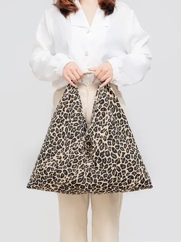 Niche Design Triangle Shoulder Tote Bag For Women Large Capacity Polyester Origami Slouchy Hobo Bag Daily Commute Geometric Print Handbag