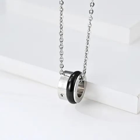 Collier Pendentif Tournant en Acier Titane Strass Rotatif Double Anneau Pendentif Gravé Bijoux de Mode Pour Hommes Femmes