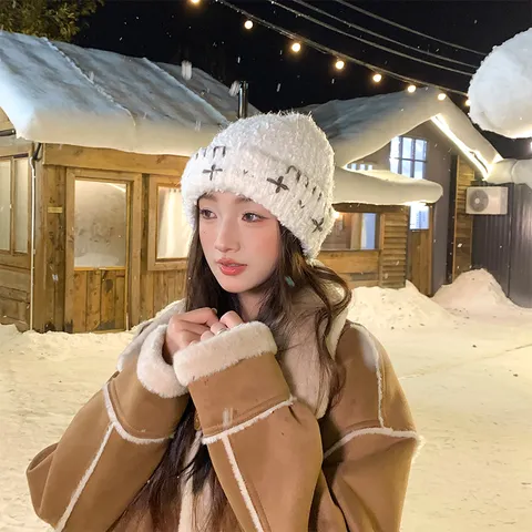 Damen Winter Warme Strickmütze Mode Lässige Winddichte Beanie Mütze Mit Kreuz Stickerei Weiche Strickmütze Outdoor Kaltwetterkappe