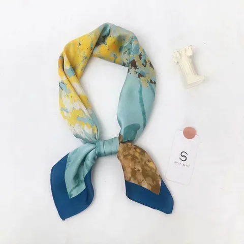 Dames Mode Satijn Sjaal Elegant Bedrukt Vierkante Hals Sjaal Chique Hoofd Haarband Tassenlint Accessoire Voor Dagelijks Woon-werk