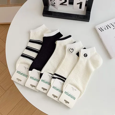 Damen Casual Baumwolle Netz Socken Bestickt Buchstabe Herz Gestreift Atmungsaktiv Schweißabsorbierend Bootssocken Frühling Sommer Kurze Socken