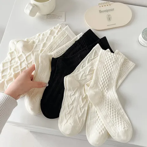 Damen Minimalistische Baumwoll Wadenhohe Socken Einfarbig Zopfmuster Crew Socken Lässige Atmungsaktive Maschinengewebte Alltagssocken