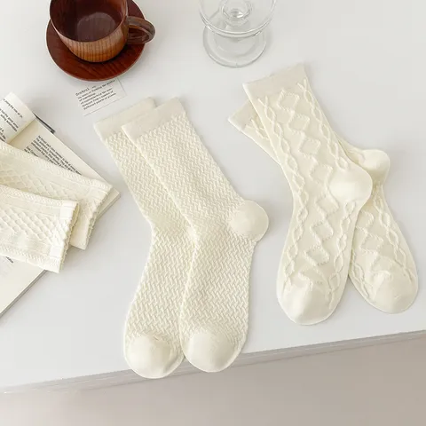 Süße Damen Baumwolle Wadenlang Slouch Socken Spitzenbesatz Texturiert Zopfmuster Nahtlos Freizeit Atmungsaktiv Einfarbig Socken