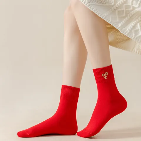 Damen Cartoon Bestickt Freizeitsocken Neujahr Rot Baumwollmischung Nahtlose Fußbekleidung Weich Elastisch Strumpfwaren Festliche Socken