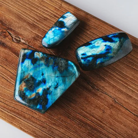 Natürlicher Blauer Blitz Labradorit Polierter Rohstein Unregelmäßige Form Home Office Desktop Dekor Mineralprobe Einweihungsgeschenk