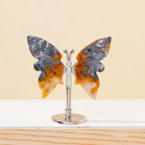 Ornamento da Scrivania Farfalla in Cristallo Grezzo di Rocca Naturale Statua Ali di Farfalla Intagliata a Mano Con Supporto in Metallo Decorazione Moderna Minimalista Casa Ufficio Regalo