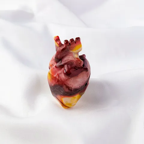 Natural Crystal Stone Anatomical Heart Carving Ornament Hand Carved Stone Heart Organ Model Craft For Halloween Desktop Decor