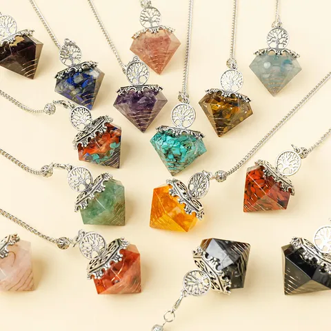 Ciondolo a Pendolo in Colonna Esagonale con Schegge di Cristallo di Resina con Catena in Metallo Albero della Vita in Lega Gioielli Geometrici Regalo per Donna Uomo