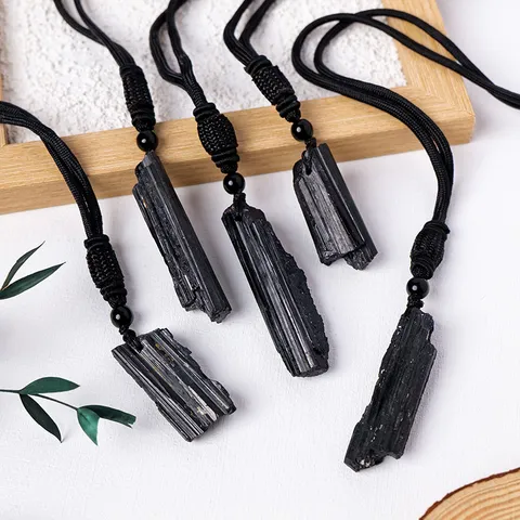 Collar con Colgante de Piedra en Bruto de Turmalina Negra Natural Cristal en Bruto Piedra Curativa Cadena de Suéter Minimalista para Mujer Joyería de Regalo