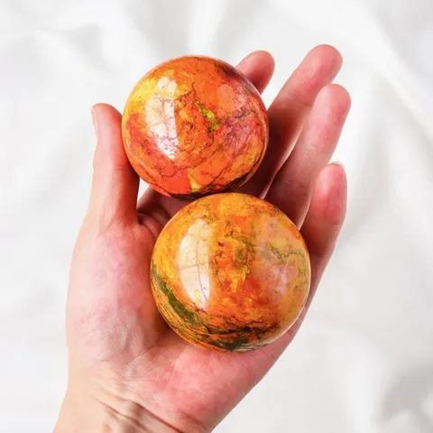 Natural Golden Stone Crystal Sphere Feng Shui Ball Realgar Stone Ornament Polished Home Decor Desk Display Office Decoration