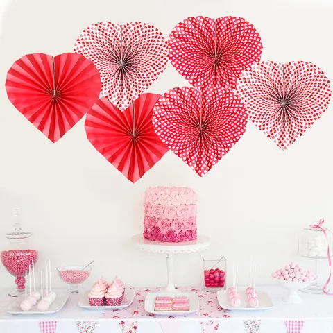 Decorazioni Appese a Ventaglio di Carta a Cuore per San Valentino Sfondo Parete Festa Matrimonio