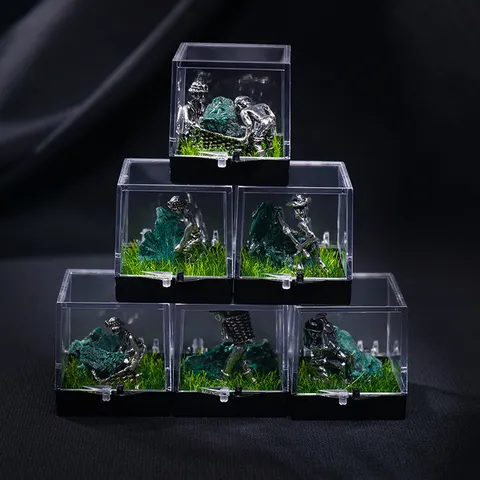 Ornamento Micro Paesaggio Minerario in Ametista e Malachite Naturale Campione di Minerale di Cristallo Geometrico Con Scatola da Esposizione in Acrilico