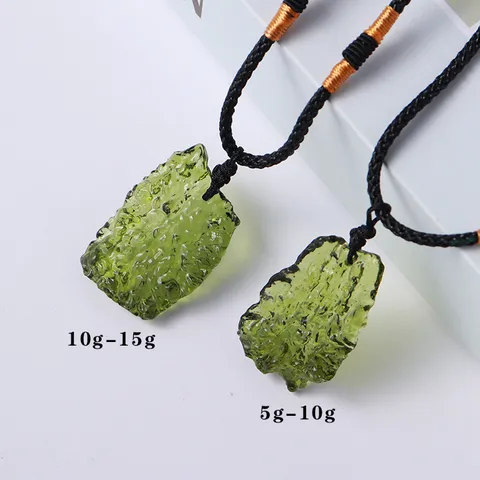 Natürlicher Tschechischer Tektit Meteorit Anhänger Unregelmäßiger Grüner Moldavit Rohstein Halskette Heilenergie Kristall Schmuck Unisex Sammlung
