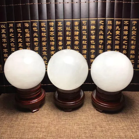Natürliche Weiße Islandspat Kristallkugel Ornament Mit Holzsockel Polierte Heilkugel Für Home Office Dekor Feng Shui Geschenk