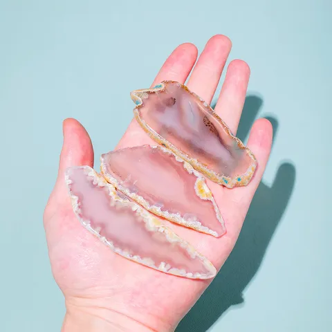 Tranches d'Agate Naturelle Polies Pierre de Géode en Cristal pour Artisanat DIY Décoration de Table Ornement de Bureau Spécimen Minéral