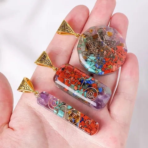 Collier Pendentif en Cristal Orgone aux Sept Chakras Pierre d'Énergie en Résine Fait Main Reiki Géométrie Sacrée Bijoux Femmes Hommes
