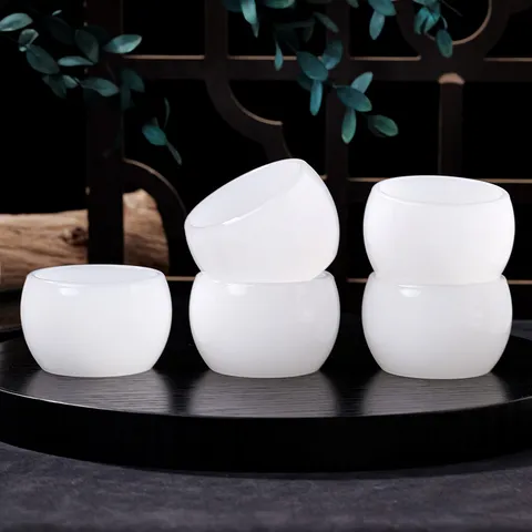 Neuer Chinesischer Stil Weiße Jade Natürlicher Kristall Teetasse Gongfu Teeverkostung Meister Tasse Für Büro Desktop Deko