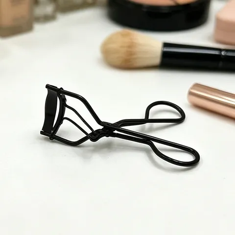 Portable Metal Eyelash Curler Professional Wide Angle Natural Curling Eye Makeup Tool With Silicone Refill Pads