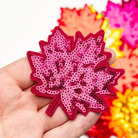 Toppe Ricamate con Paillettes Colorate Foglia d'Acero Termoadesivo Accessori per Abbigliamento Cappello Borsa Applicazione