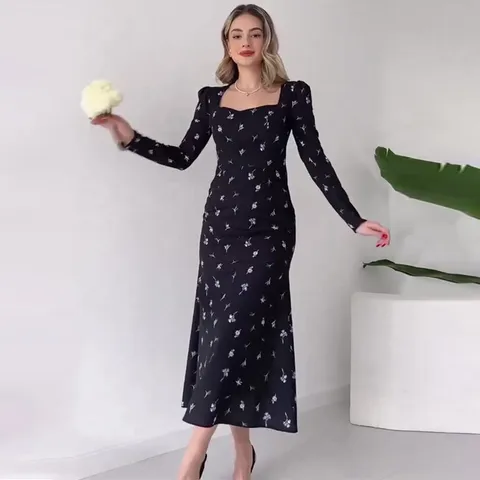 Women Elegant Floral Maxi Dress Vintage Square Neck Long Sleeve Slim Waist Printed A-Line Palace Style Long Skirt Dress