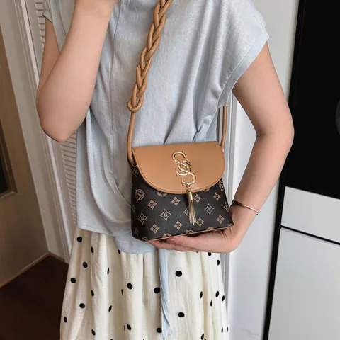 Retro Monogram Crossbody Bag For Women PU Leather Chic Shoulder Bag Minimalist Flap Bag With Tassel Design Fashion Handbag