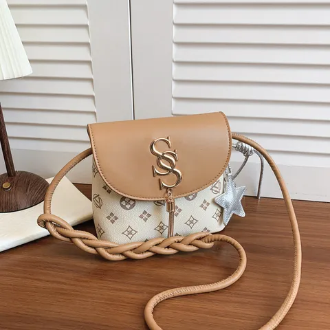 Retro Monogram Crossbody Bag For Women PU Leather Chic Shoulder Bag Minimalist Flap Bag With Tassel Design Fashion Handbag
