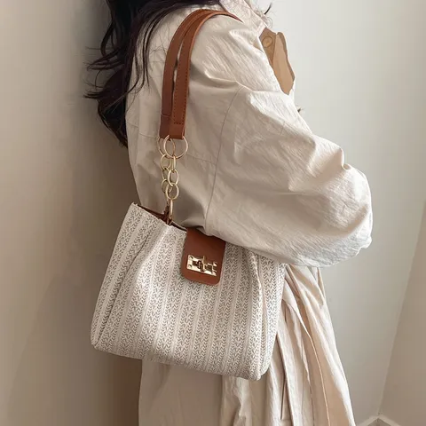 Damen Gewebte Stroh Schultertasche Große Kapazität Unterarm Shopper Mit Drehverschluss Metallkette Lässig Pendeln Strand Handtasche