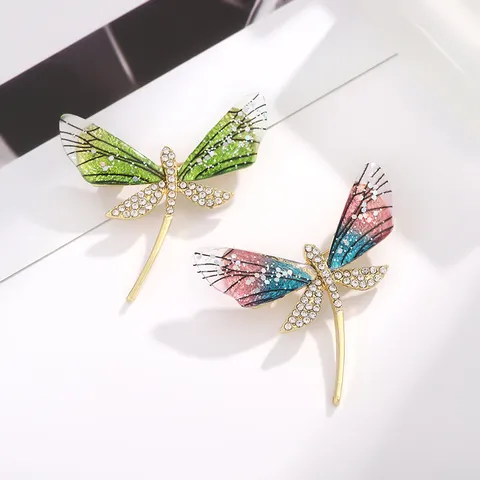 Western Style Elegant Alloy Dragonfly Brooch Glitter Rhinestone Acrylic Gradient Wings Insect Lapel Pins For Suit Decor Women Jewelry