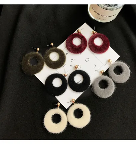 Koreaanse Mode Ronde Pluche Oorbellen Legering Bontbal Oorknopjes Voor Vrouwen Schattige Wintersieraden