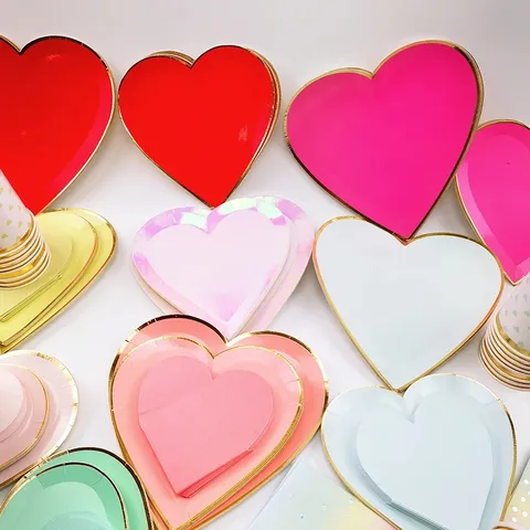 Set de Vaisselle Jetable en Papier en Forme de Cœur Assiettes Gobelets Serviettes Saint-Valentin Mariage Fête Anniversaire Décor