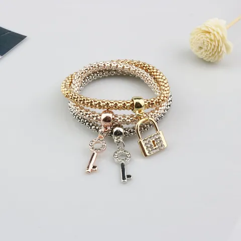 Moda Pulsera Elástica Multicapa Set Strass Cerradura Llave Colgante Tricolor Resina Cadena de Cuentas Pulsera de Dijes para Mujeres Niñas Joyería Regalo