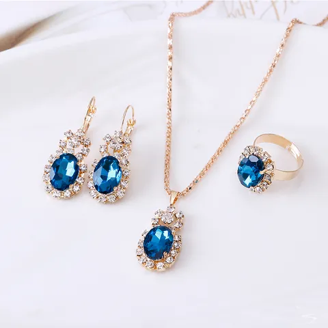 Elegant Legering Ovaal Kristal Hanger Halskette Oorbellen Open Ring Drie Delen Klassiek Strass Sieradenset Voor Vrouwen Huwelijk
