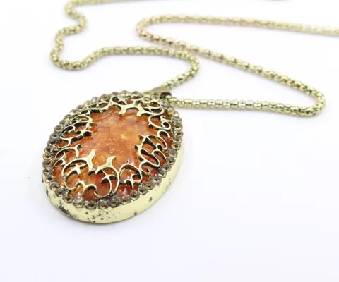Vintage Legierung Oval Bernstein Textur Anhänger Kette Hohl Strass Lange Pullover Kette Für Damen