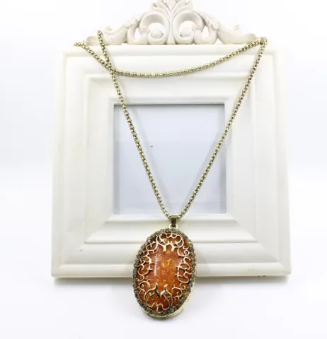 Vintage Legierung Oval Bernstein Textur Anhänger Kette Hohl Strass Lange Pullover Kette Für Damen