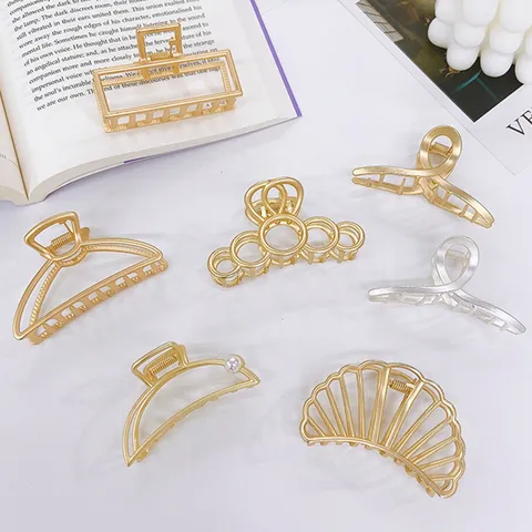 Korean Style Matte Metal Hair Claw Clip Large Pearl Shark Clip For Women Geometric Star Moon Shell Hair Styling Accessories