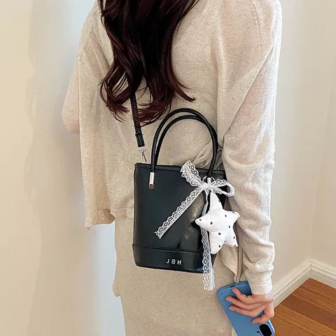 Korean Niche Designer Chic PU Leather Bucket Bag Stitching Large Capacity Casual Shoulder Crossbody Bag With Star Pendant For Women