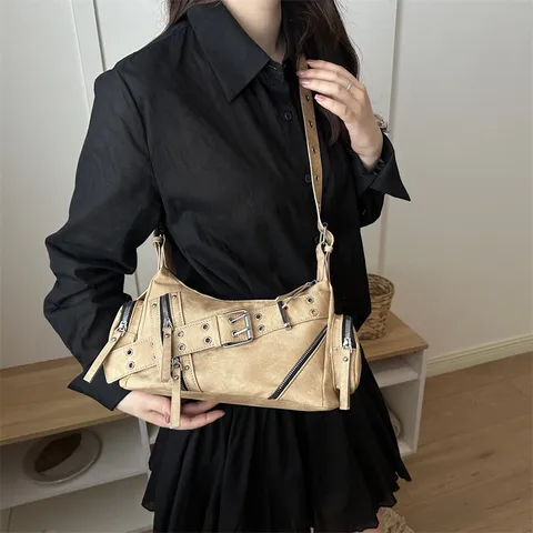 Vintage Motorcycle Shoulder Bag For Women Retro PU Leather Large Capacity Tote Bag With Belt Buckle And Zipper Detail