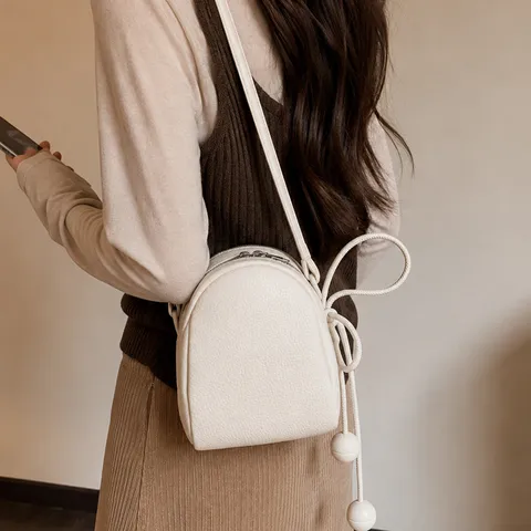 Borsa a Tracolla Casual in Pelle PU da Donna Tendenza Texture Litchi Mini Zaino Con Ciondolo Sfera Nappa Cerniera Borsa Quadrata Quotidiano