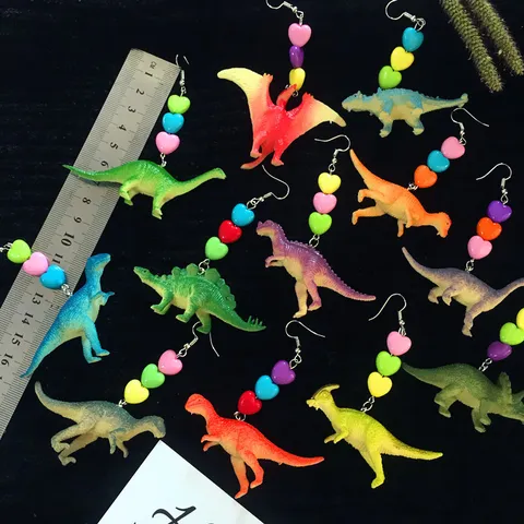 Funny Dinosaur Heart Beaded Drop Earrings Quirky 3D Animal Resin Dangle Earrings For Women Party Jewelry