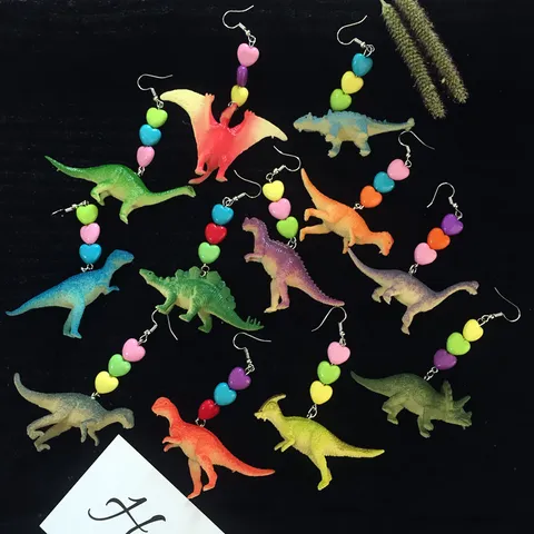 Funny Dinosaur Heart Beaded Drop Earrings Quirky 3D Animal Resin Dangle Earrings For Women Party Jewelry