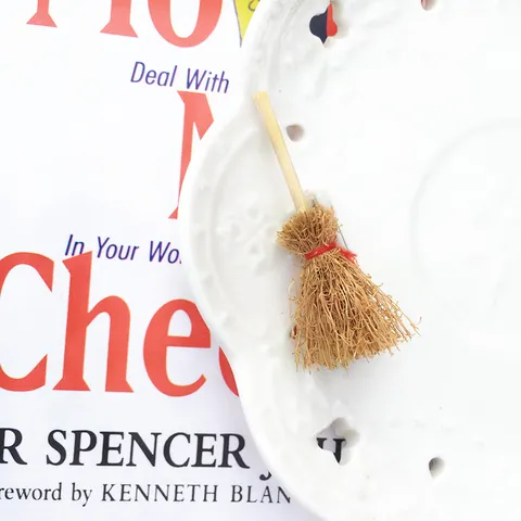 Japanese Style Witch Broom Brooch Pin Unique Wood Sorghum Stalk Handmade Quirky Clothing Accessory For Halloween Gift Women