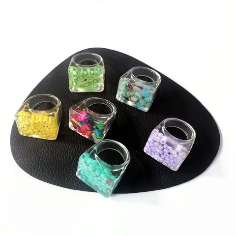 Anillo de Banda Ancha de Resina Acrílica Transparente Cuadrada Estilo Coreano Con Cuentas de Colores Grava Rodajas de Frutas Incrustadas Anello para Mujer Hombre Joyería