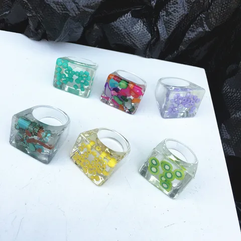 Anillo de Banda Ancha de Resina Acrílica Transparente Cuadrada Estilo Coreano Con Cuentas de Colores Grava Rodajas de Frutas Incrustadas Anello para Mujer Hombre Joyería