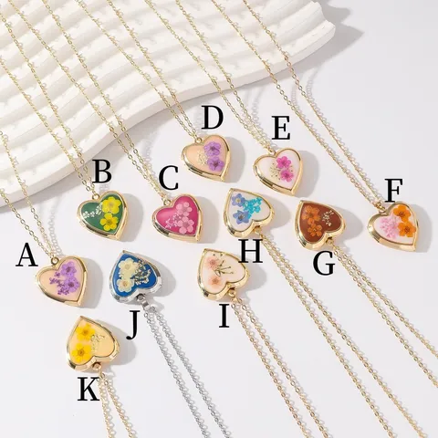 Handmade Heart Locket Necklace Copper Pendant With Real Dried Forget-me-not Flower Resin Jewelry Photo Frame Locket Women Gift